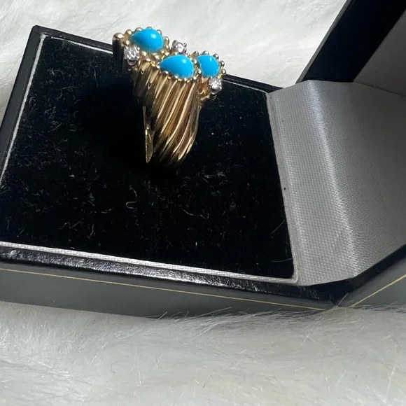 Art Nouveau 14k Yellow Gold, Diamonds
Turquoise Ring💛🩵💎 - Picture 7 of 17